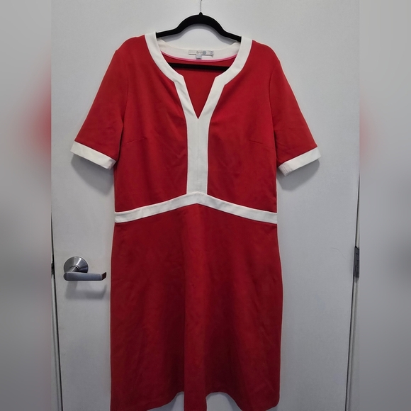 Elegant Red and White Dress - Picture 5 of 7